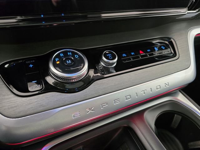 Certified 2025 Ford Expedition Platinum AWD/4WD image 30