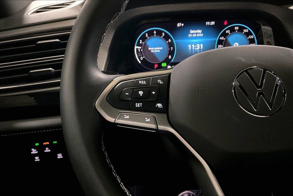 Used 2025 Volkswagen Atlas Cross Sport SE image 17