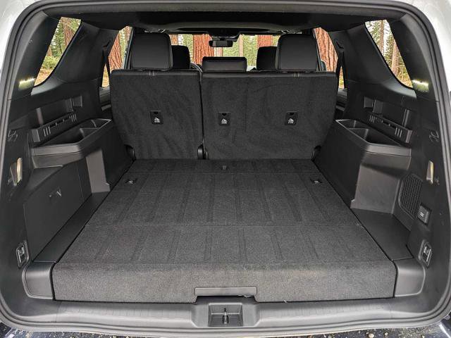 Used 2025 Toyota 4Runner Limited AWD/4WD image 36