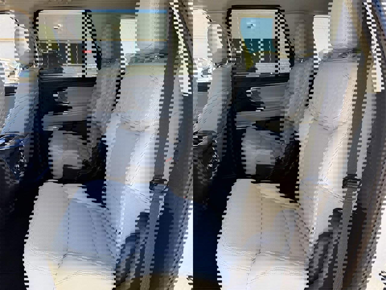 Certified 2025 Ford Expedition Platinum w/ Driver's Package image 25