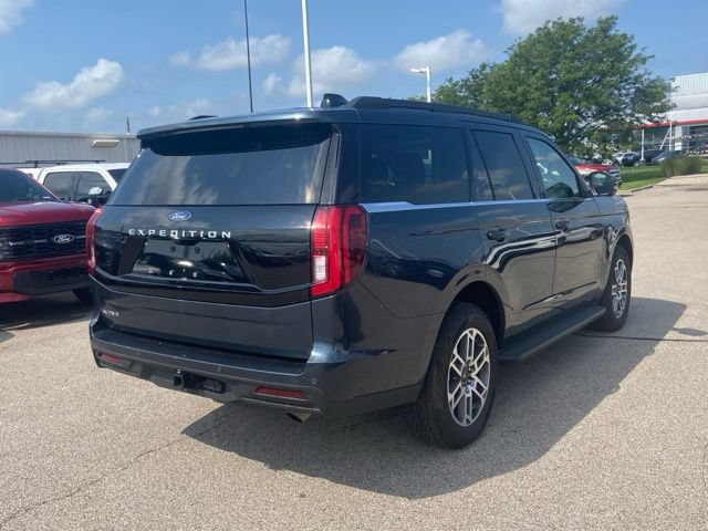 Certified 2025 Ford Expedition Active AWD/4WD image 3