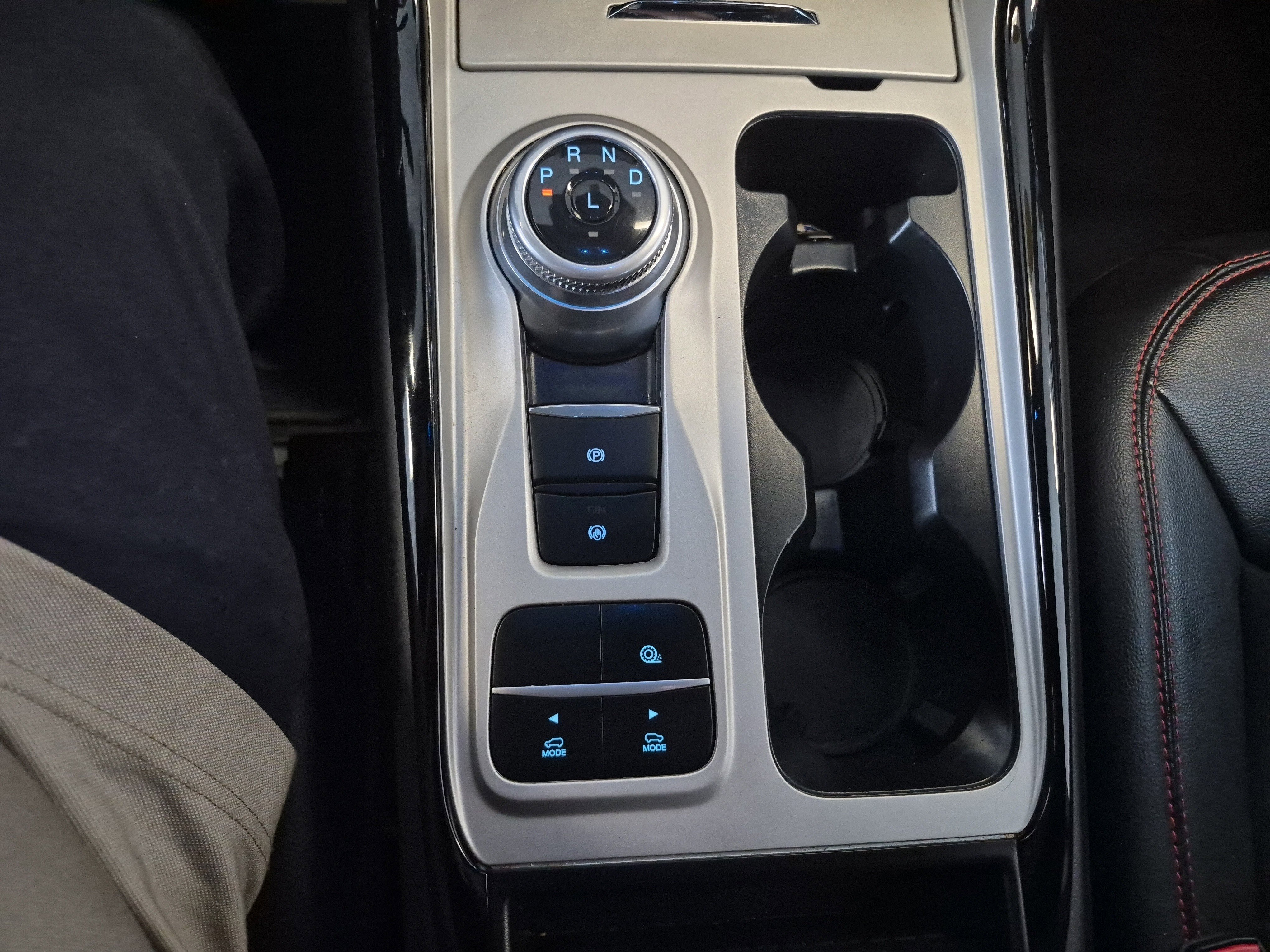 Certified 2023 Ford Explorer ST-Line w/ Class IV Trailer Tow Package image 30