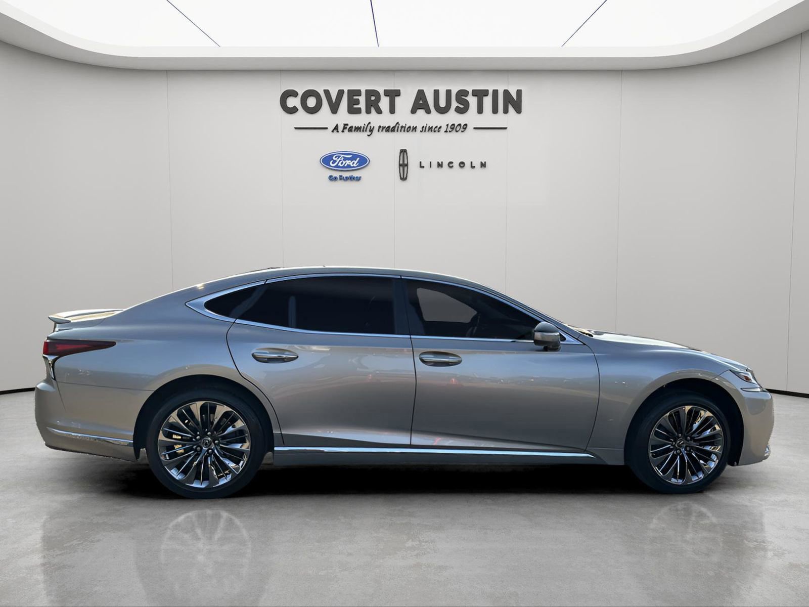 Used 2018 Lexus LS 500 500 Base w/ Luxury Package image 6