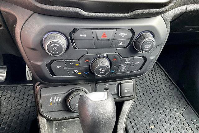 Used 2023 Jeep Renegade Latitude AWD/4WD image 31