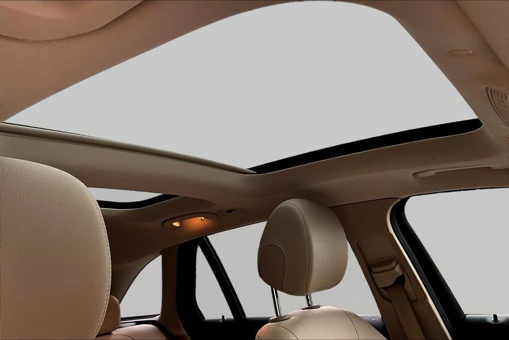 Used 2022 Mercedes-Benz GLC 300 4MATIC w/ Premium Package Lite image 29