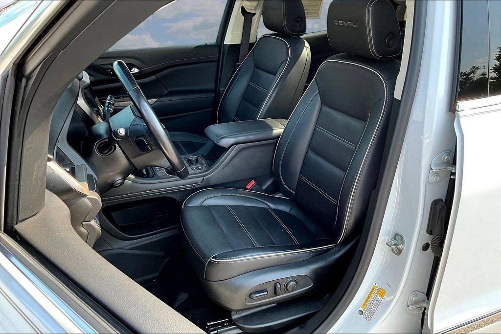 Used 2021 GMC Acadia Denali w/ Denali Technology Package FWD image 23