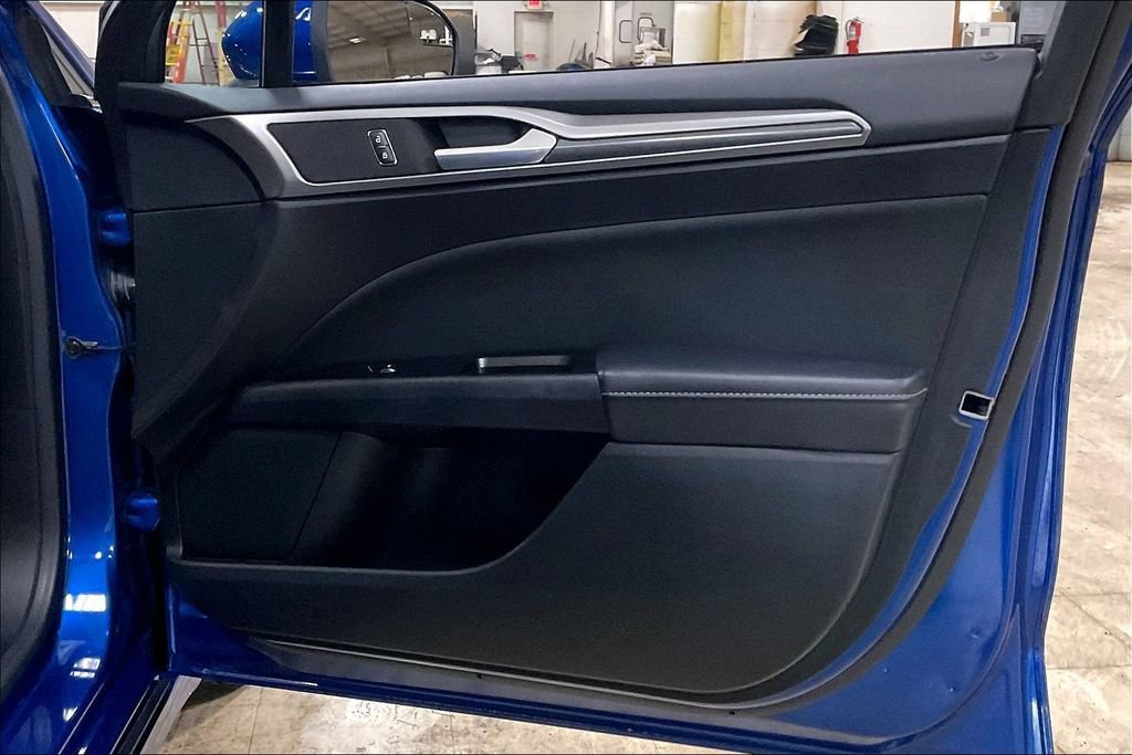 Certified 2017 Ford Fusion SE w/ Equipment Group 201A FWD image 22