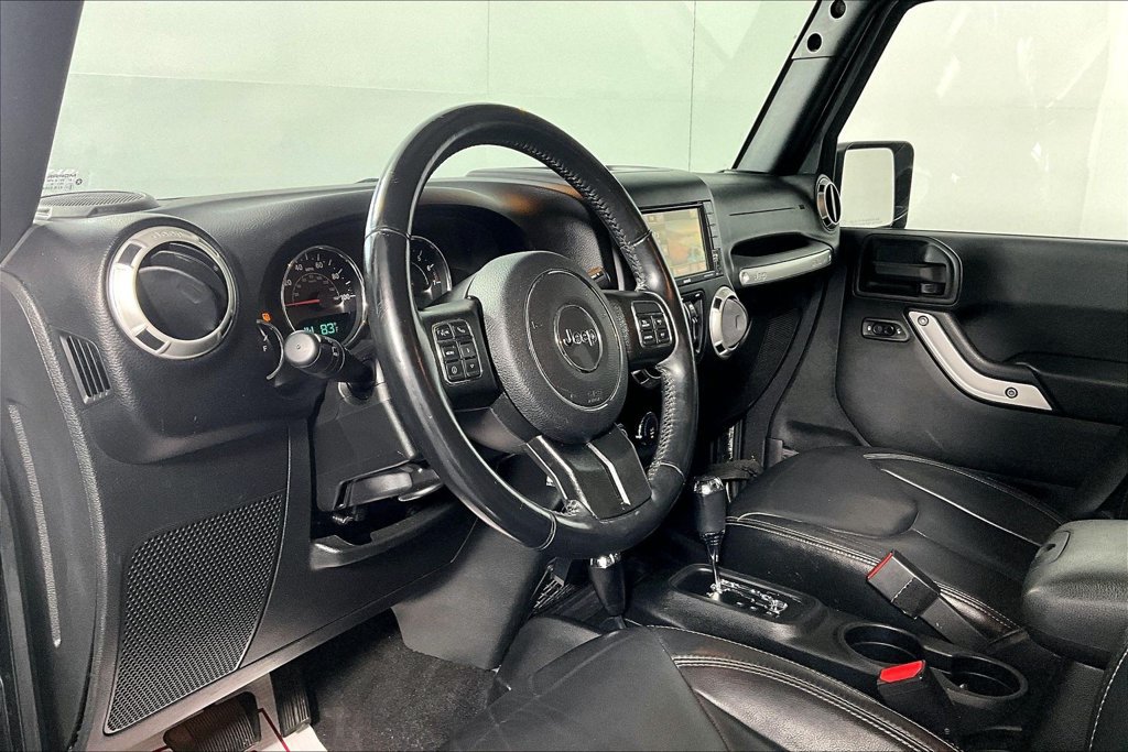 Used 2017 Jeep Wrangler Unlimited Sahara w/ Dual Top Group AWD/4WD image 13