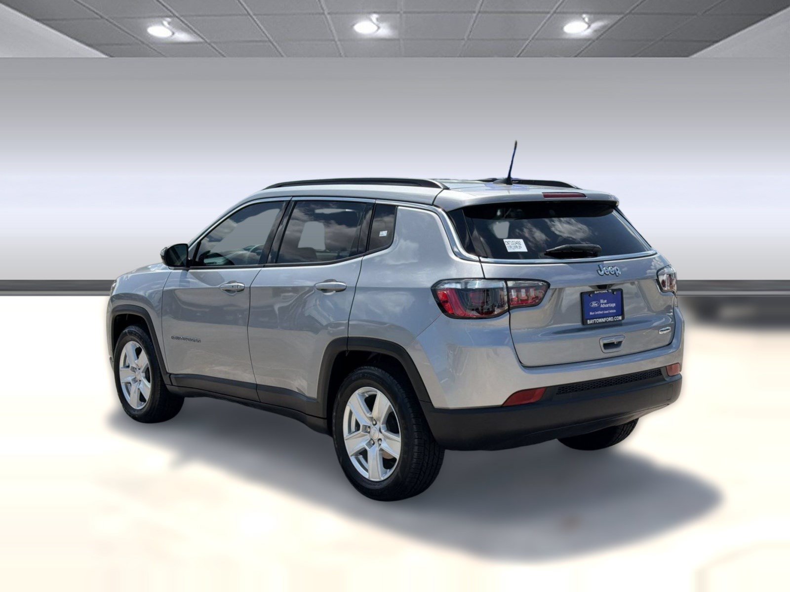 Used 2022 Jeep Compass Latitude FWD image 3