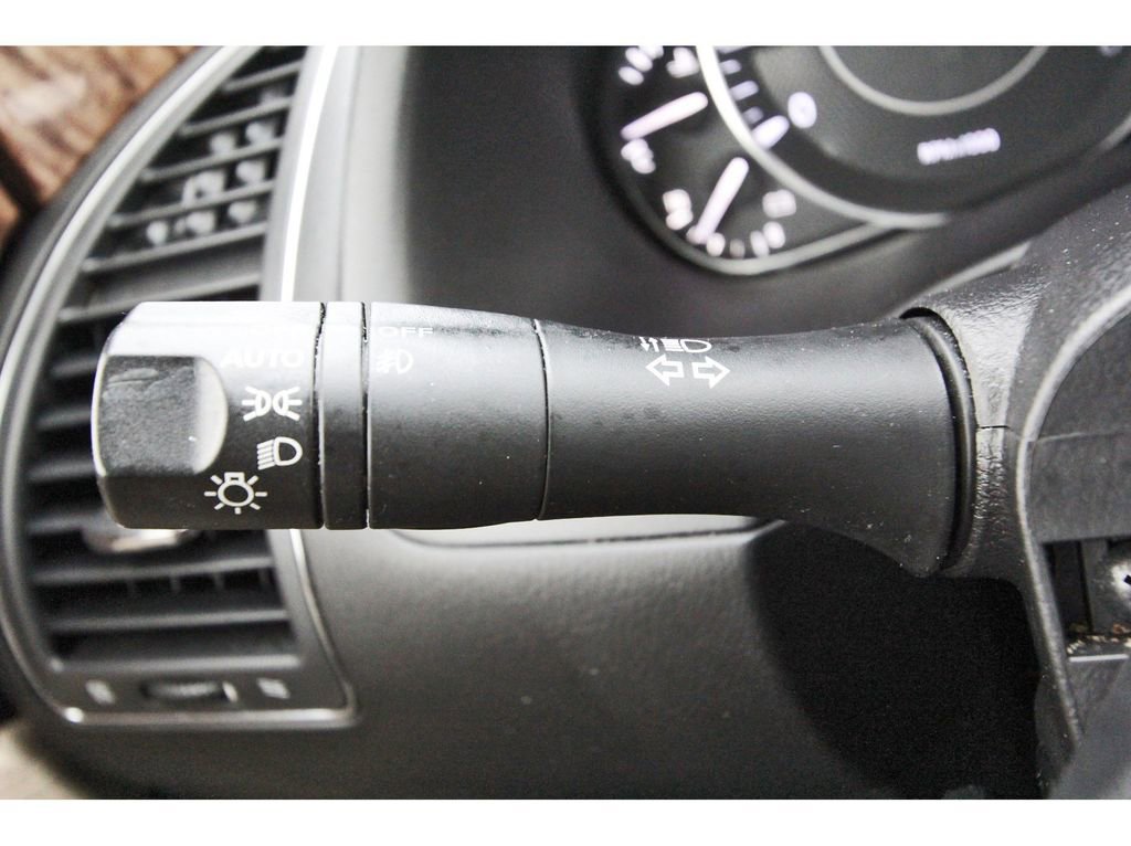 Used 2020 Nissan Armada SL w/ Premium Package image 17