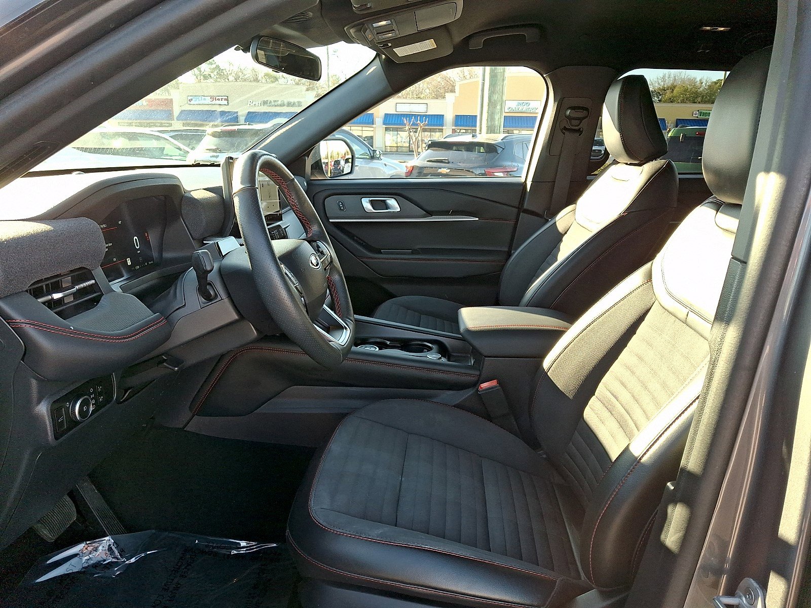 Certified 2025 Ford Explorer ST-Line w/ ST-Line Street Pack image 12