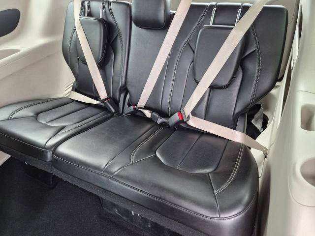 Used 2023 Chrysler Pacifica Touring-L FWD image 26