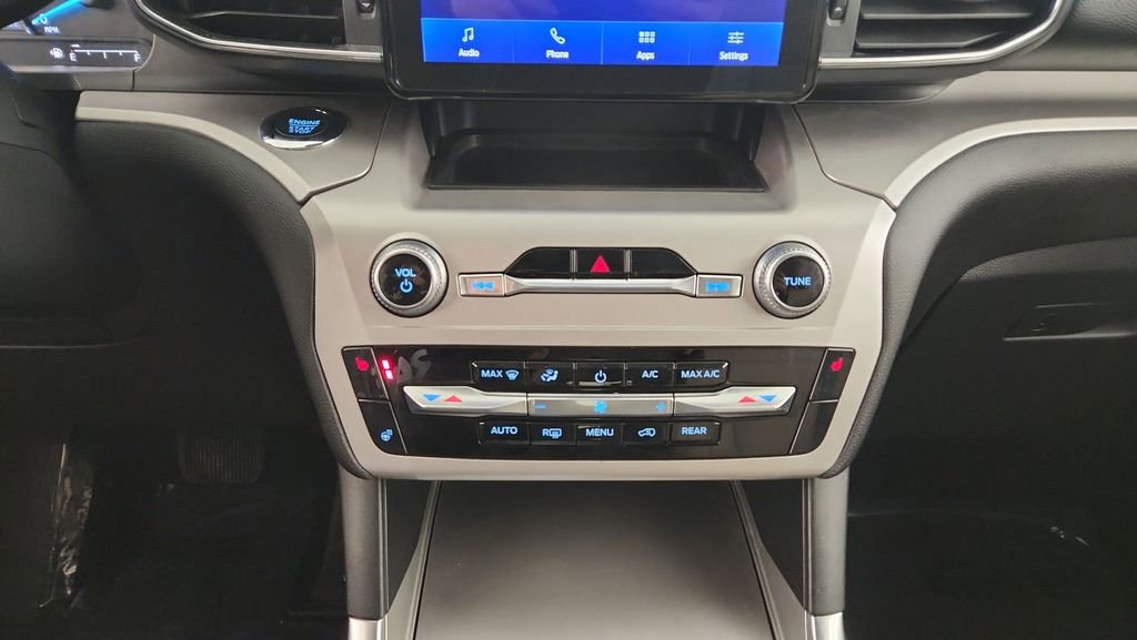 Certified 2022 Ford Explorer XLT w/ Equipment Group 202A image 18