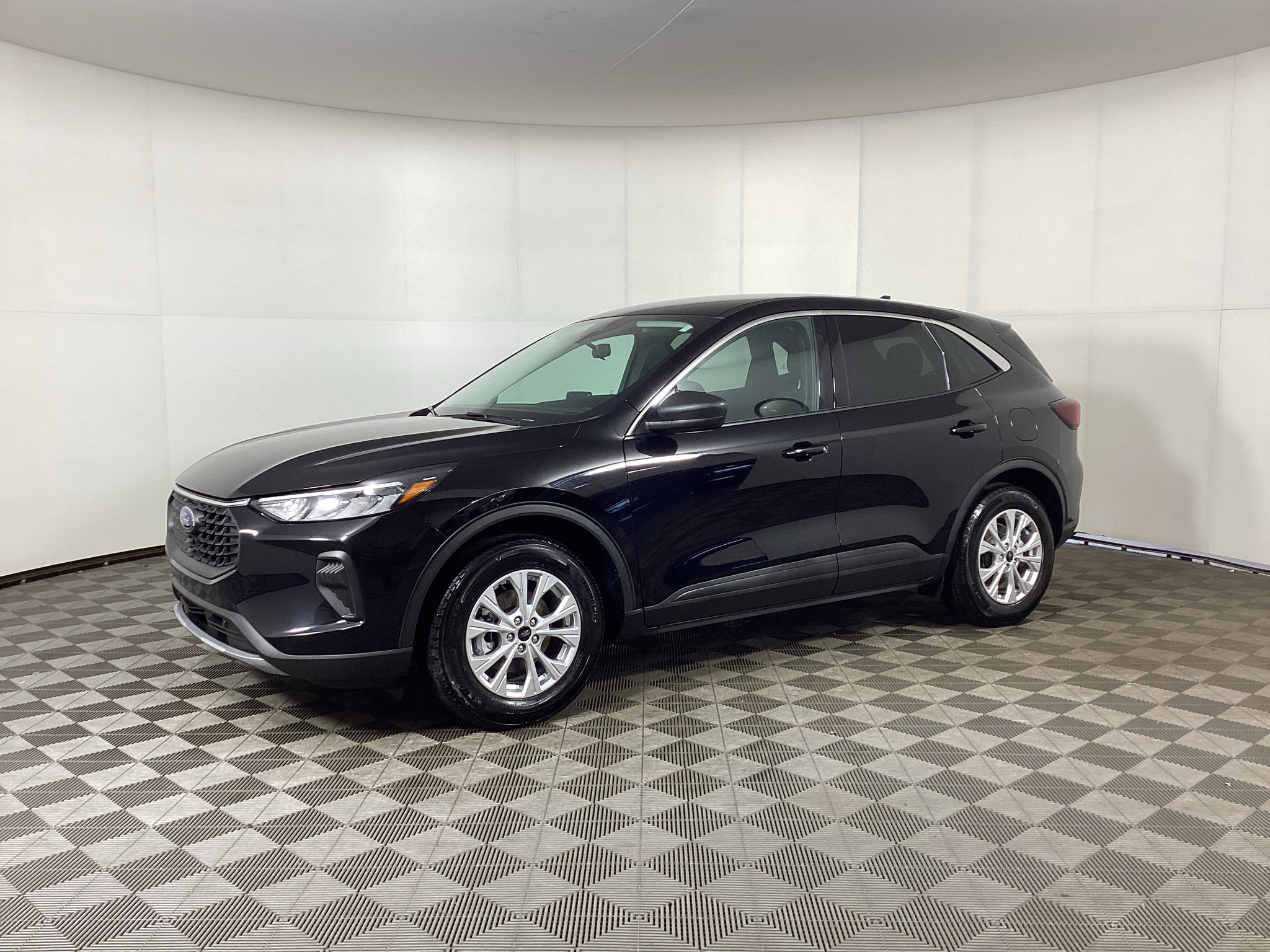 Certified 2023 Ford Escape Active w/ Cold Weather Package FWD image 5