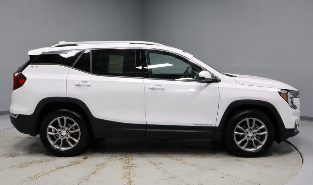 Used 2024 GMC Terrain SLT AWD/4WD image 12