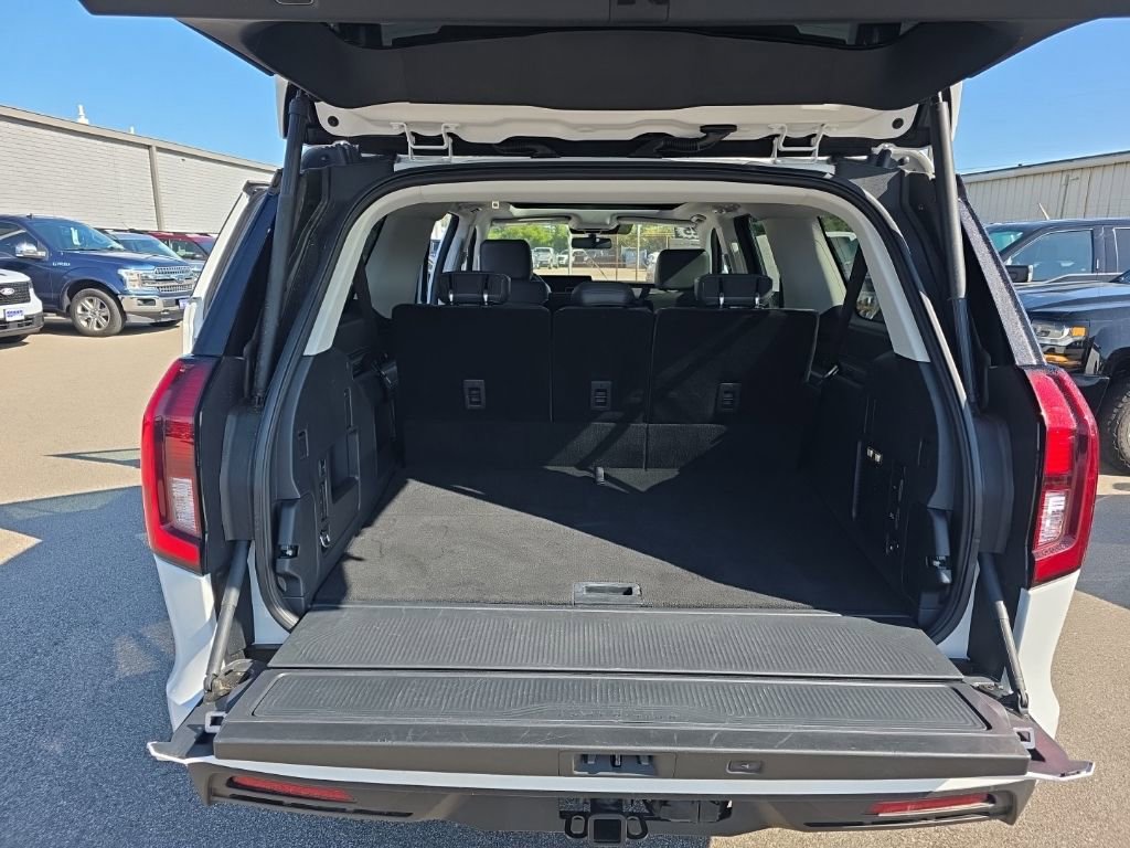 Certified 2025 Ford Expedition Max Active RWD image 8
