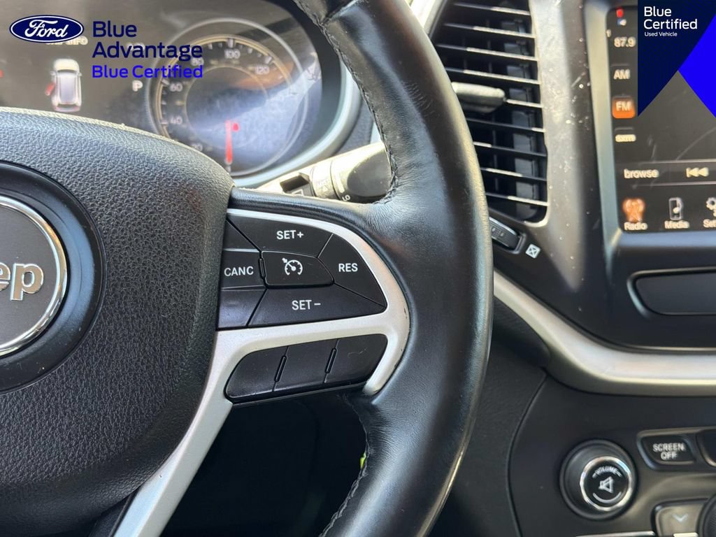 Used 2017 Jeep Cherokee Trailhawk AWD/4WD image 14