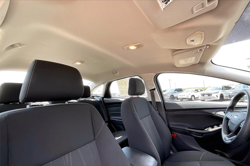 Certified 2018 Ford Focus SE w/ SE Appearance Package image 28
