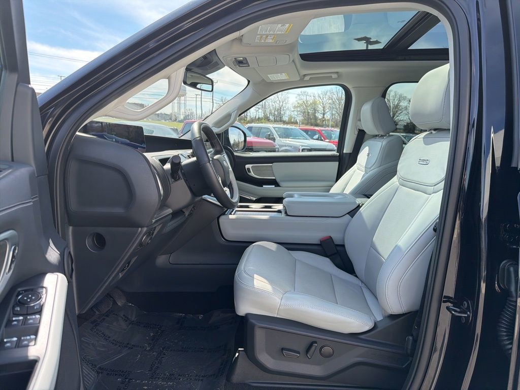 Certified 2025 Ford Expedition Max Platinum image 11