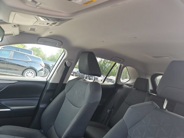 Used 2024 Toyota RAV4 XLE FWD image 23