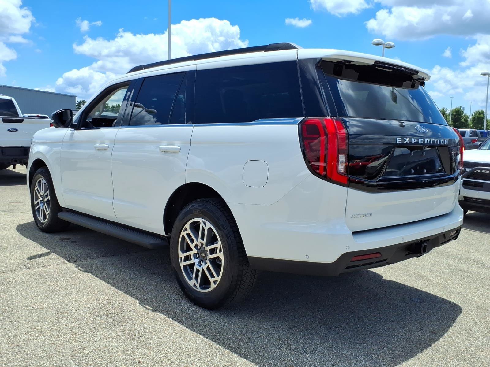 Certified 2025 Ford Expedition Active AWD/4WD image 4