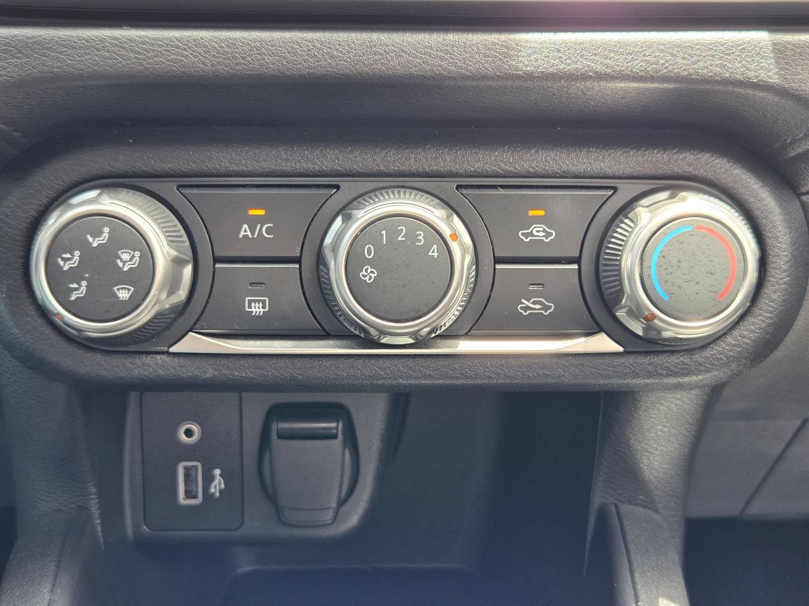Used 2022 Nissan Versa S FWD image 20