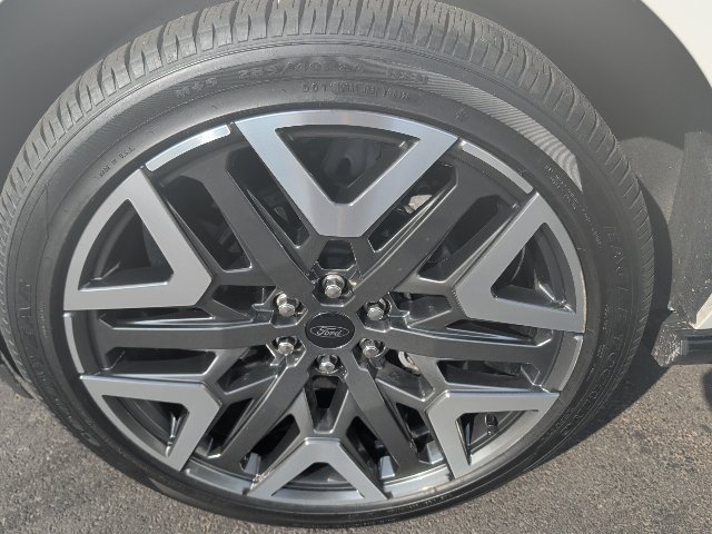 Certified 2025 Ford Expedition Max Platinum w/ Platinum Ultimate Package AWD/4WD image 10