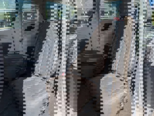 Used 2023 Chrysler Voyager LX image 30