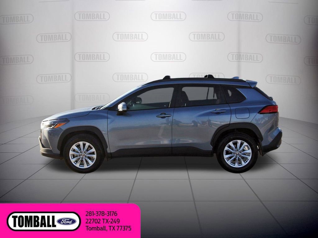 Used 2024 Toyota Corolla Cross LE image 2