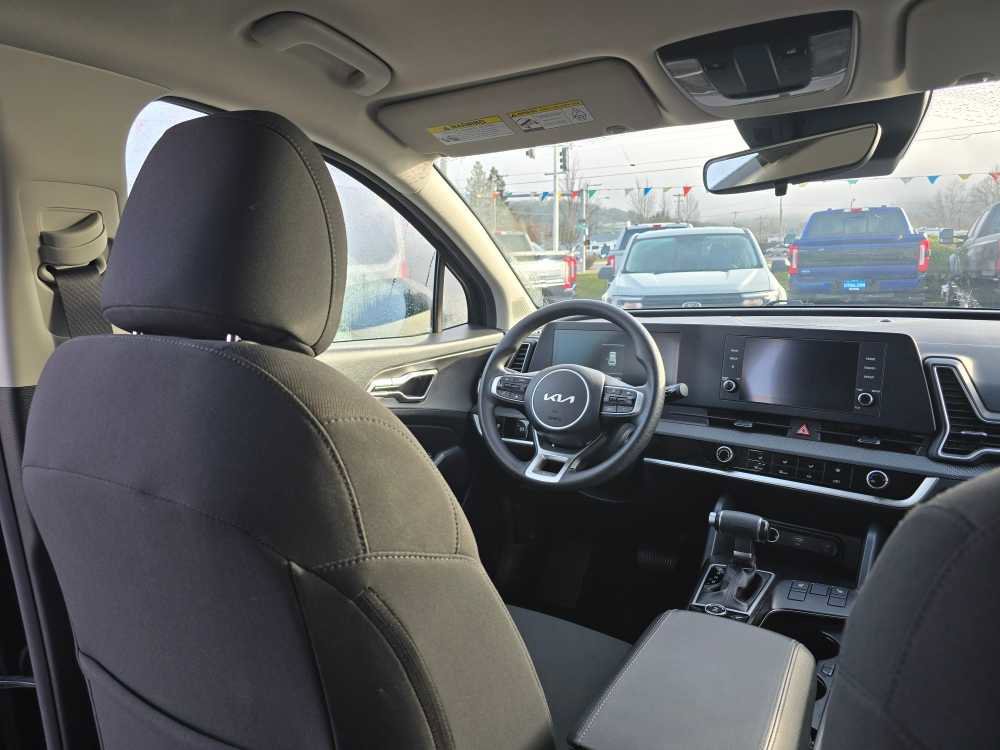 Used 2024 Kia Sportage LX image 10