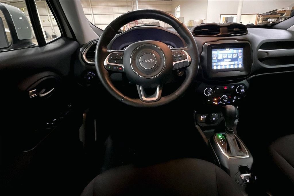 Used 2019 Jeep Renegade Latitude w/ Cold Weather Group AWD/4WD image 5