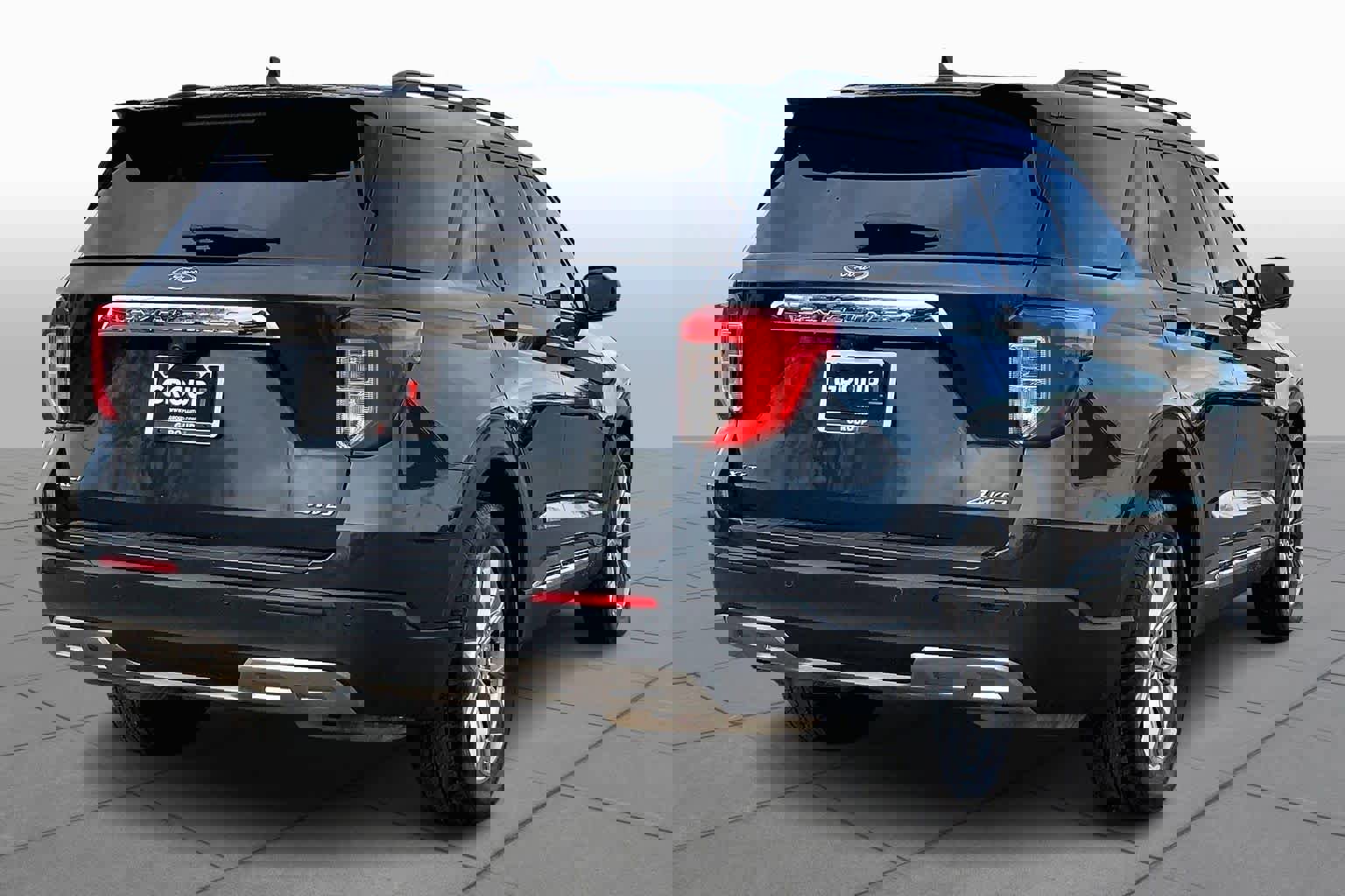 Certified 2022 Ford Explorer XLT w/ Equipment Group 202A image 3