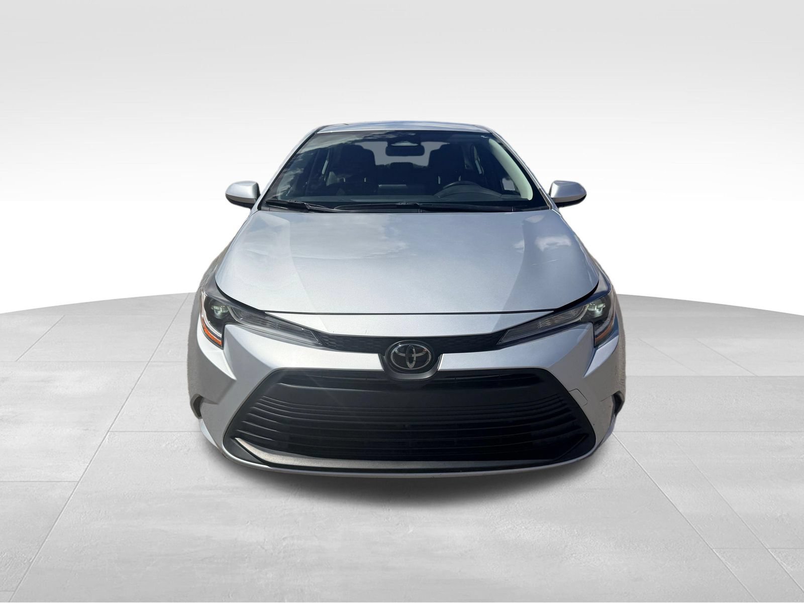 Used 2024 Toyota Corolla LE FWD image 2