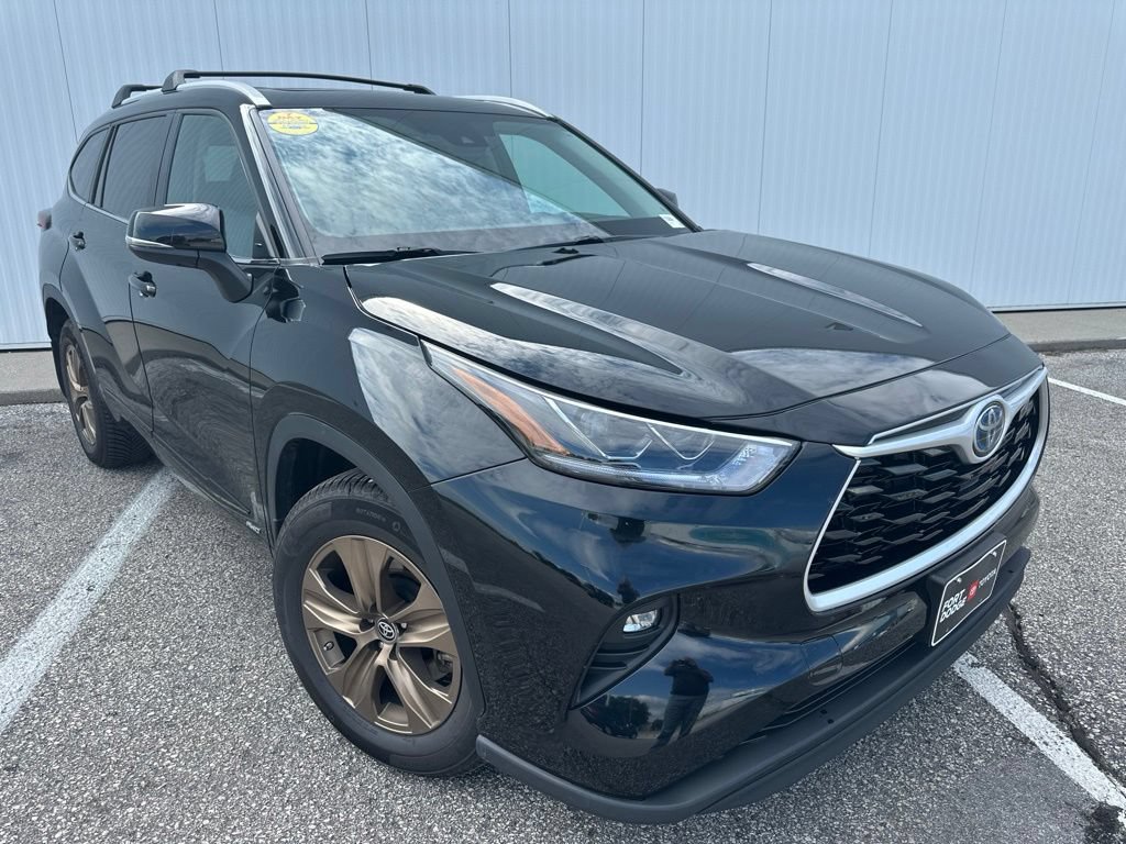Used 2023 Toyota Highlander Bronze Edition AWD/4WD image 10