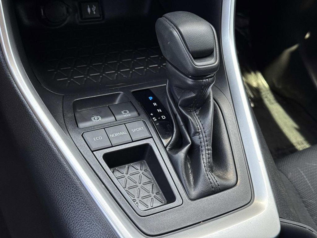 Used 2019 Toyota RAV4 XLE FWD image 15