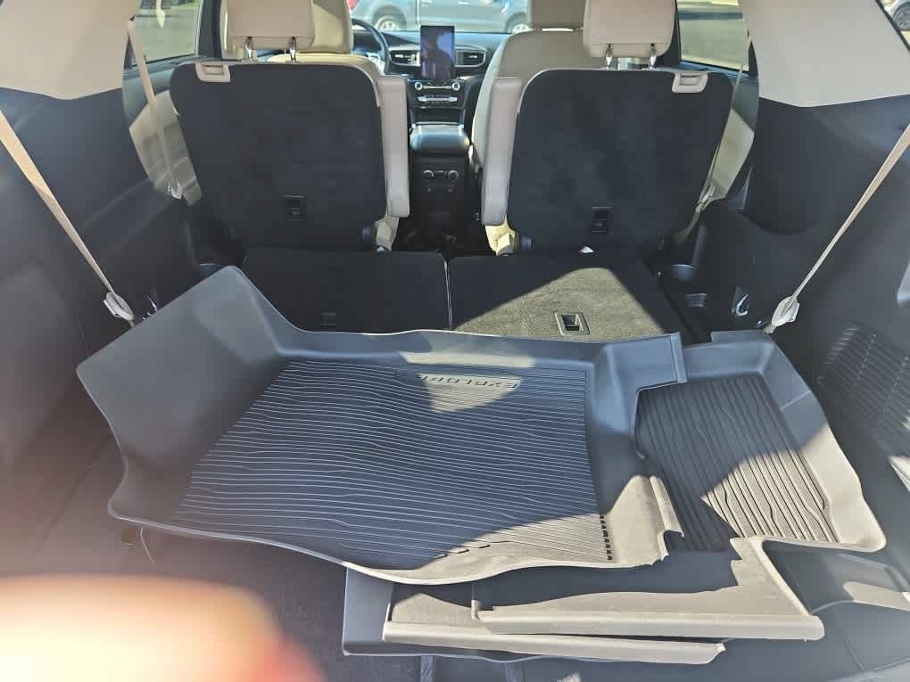 Certified 2023 Ford Explorer Limited w/ Limited Technology Package RWD image 8