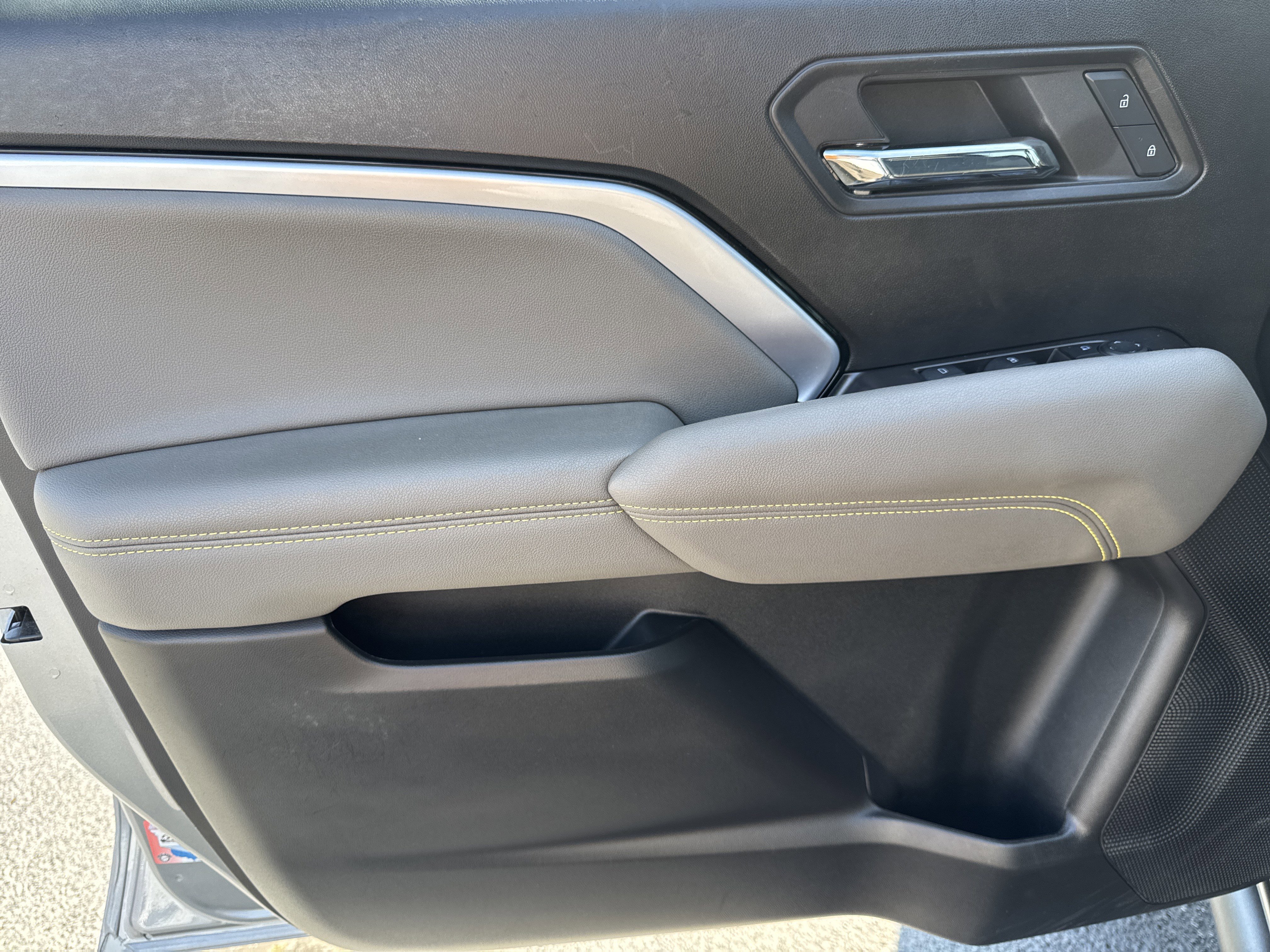 Used 2024 Chevrolet Colorado ZR2 w/ Technology Package image 11