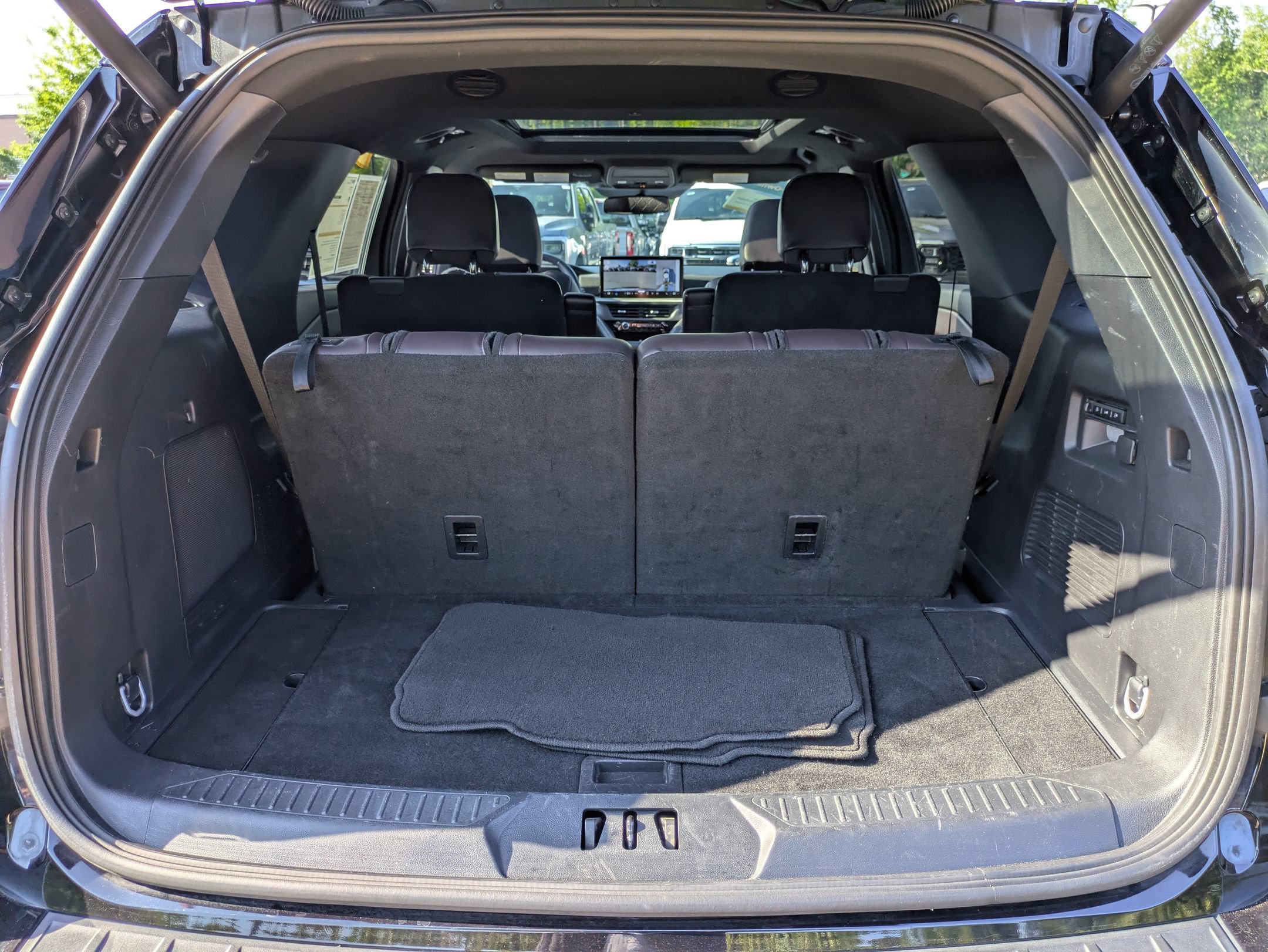 Certified 2025 Ford Explorer Platinum w/ LUX Leather Package AWD/4WD image 36