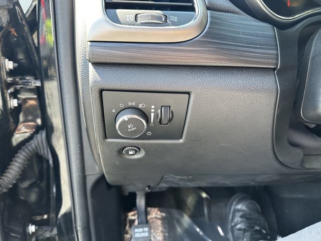 Used 2022 Jeep Grand Cherokee Laredo X AWD/4WD image 30