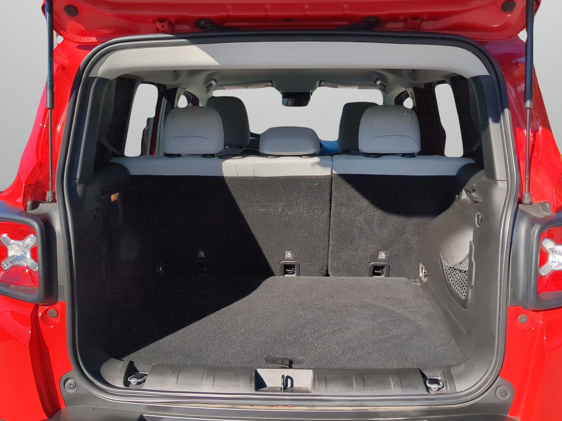 Used 2018 Jeep Renegade Latitude image 38