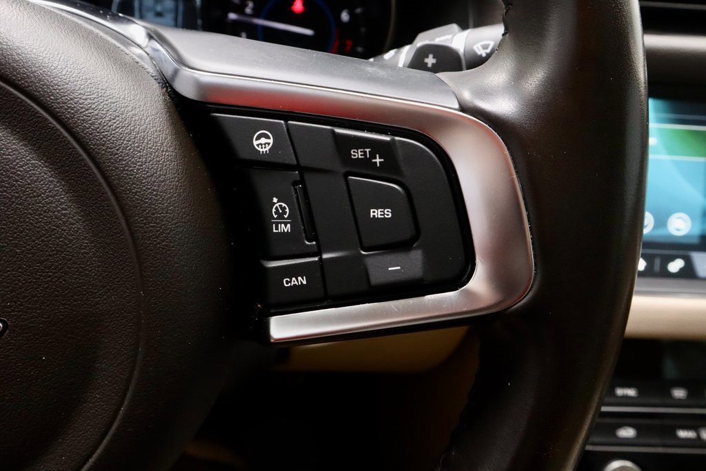 Used 2020 Jaguar XF Prestige image 28