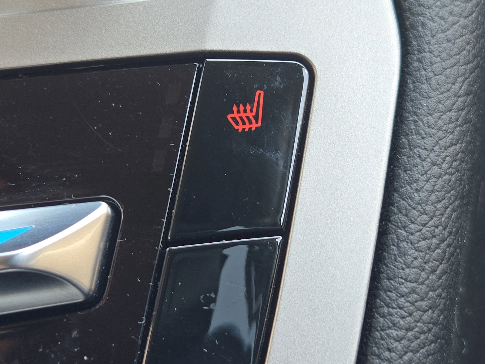 Certified 2022 Ford Explorer XLT w/ Equipment Group 202A image 21