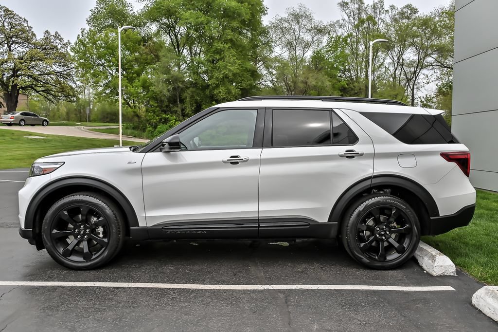 Certified 2023 Ford Explorer ST-Line AWD/4WD image 7
