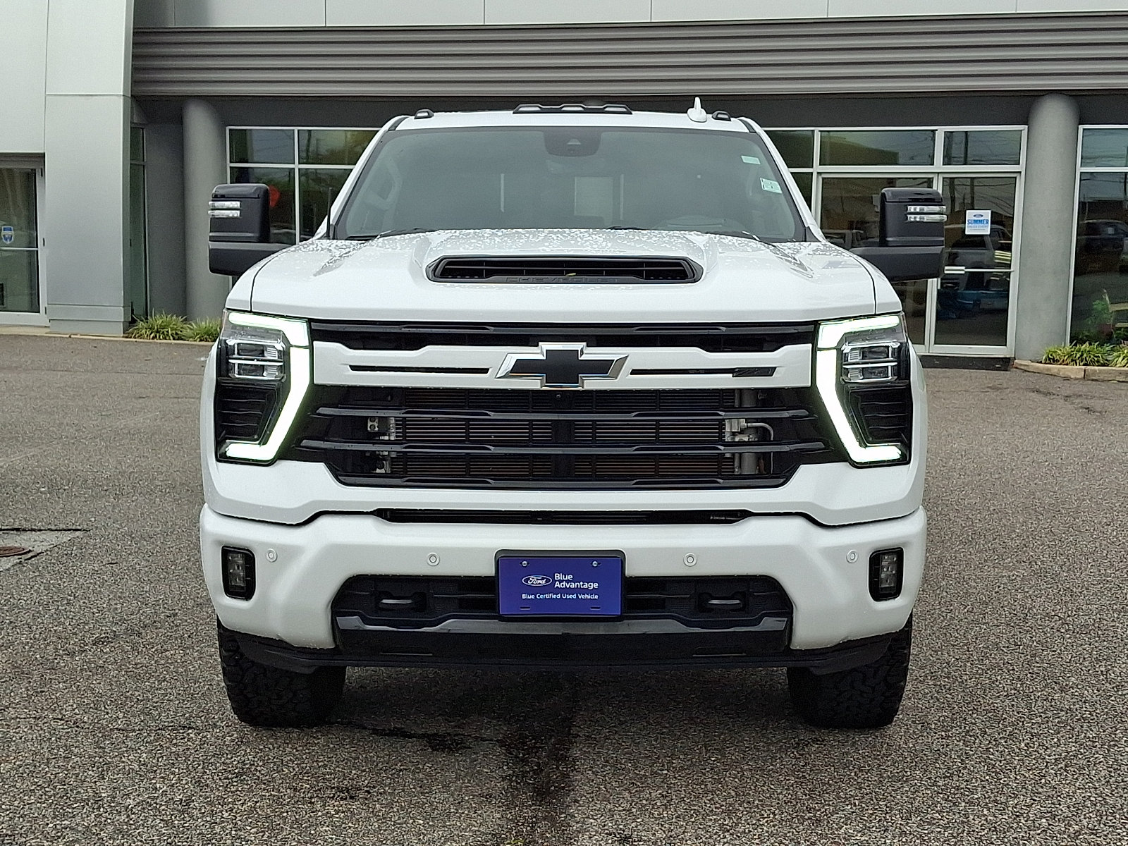 Used 2024 Chevrolet Silverado 2500 LTZ w/ LTZ Plus Package AWD/4WD image 3