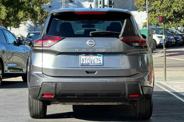 Used 2024 Nissan Rogue S AWD/4WD image 5