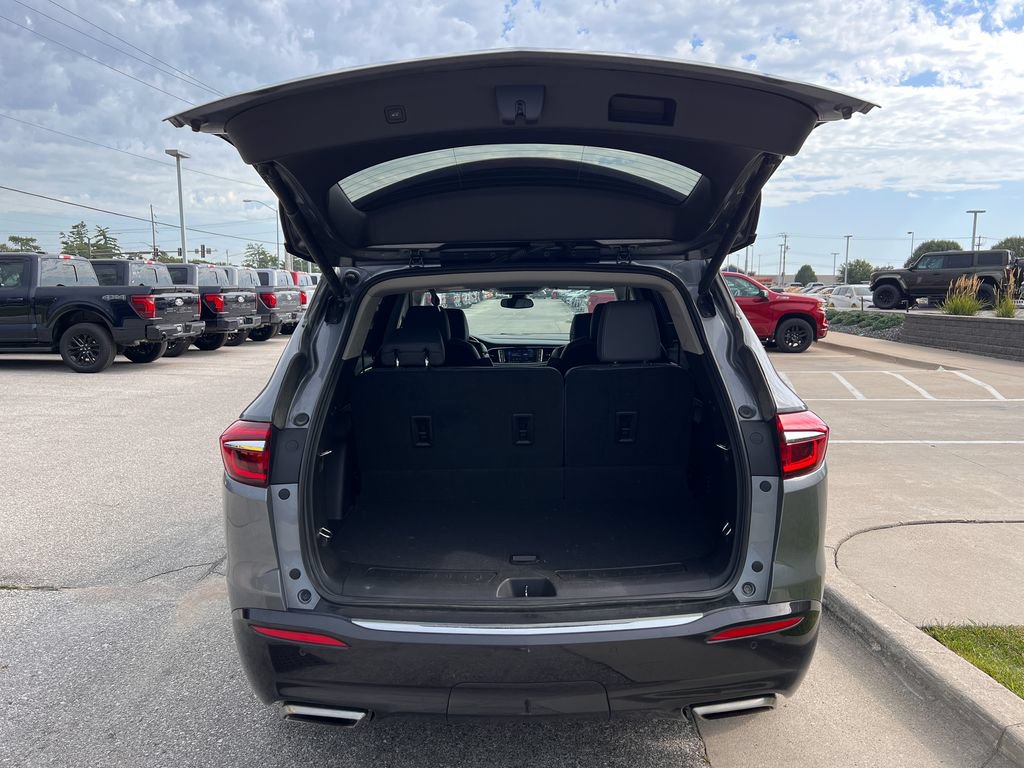 Used 2021 Buick Enclave Premium w/ Sun and Sites Package AWD/4WD image 16