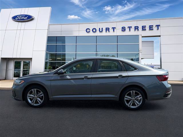 Used 2024 Volkswagen Jetta SE FWD image 8