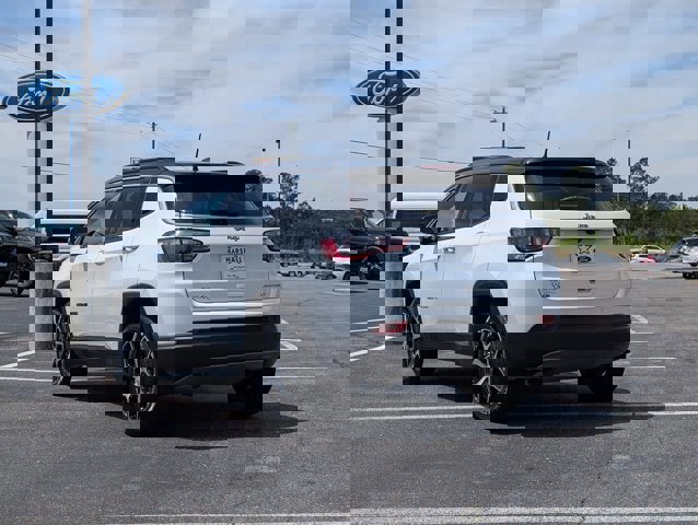 Used 2024 Jeep Compass Limited AWD/4WD image 3