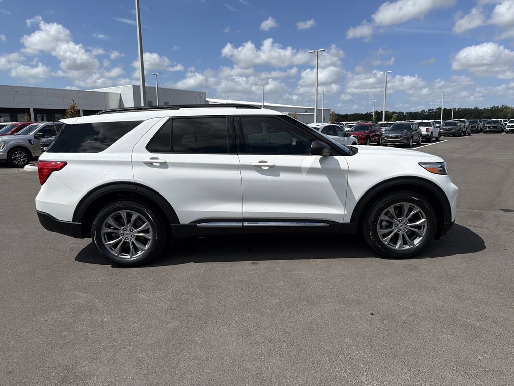 Certified 2022 Ford Explorer XLT w/ Equipment Group 202A image 3