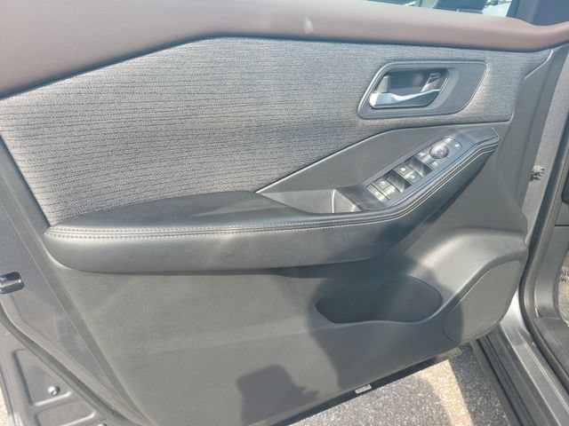 Used 2023 Nissan Rogue SV FWD image 18